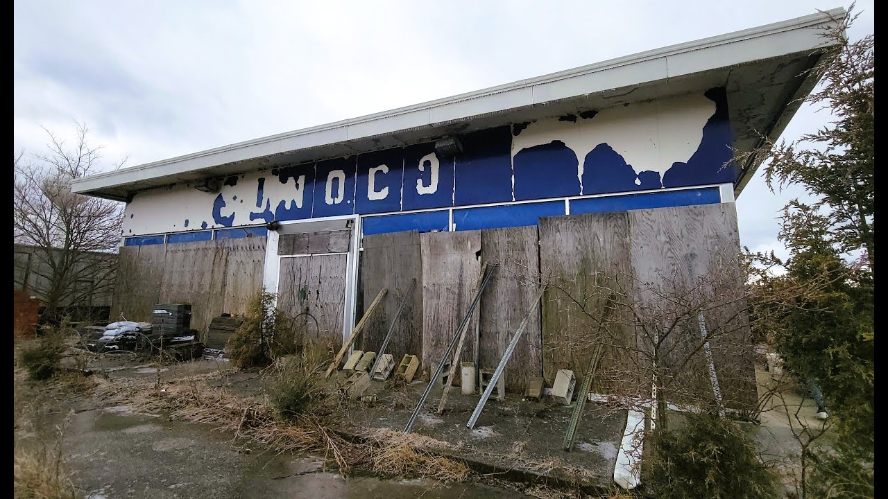 This Interstate Gas Station Has Been Abandoned for Decades
