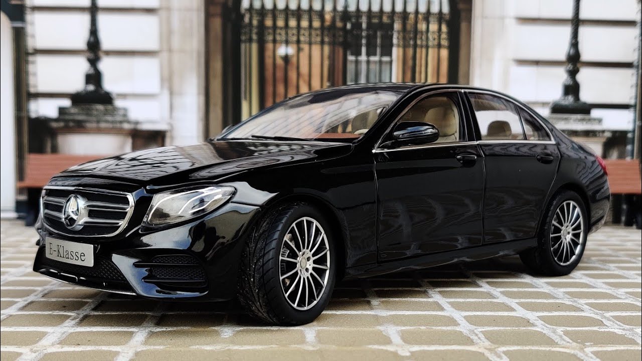 Ultra Real Diorama | Review || Mercedes-Benz E-Class (W213) || 1/18 scale by iScale || Diecast model