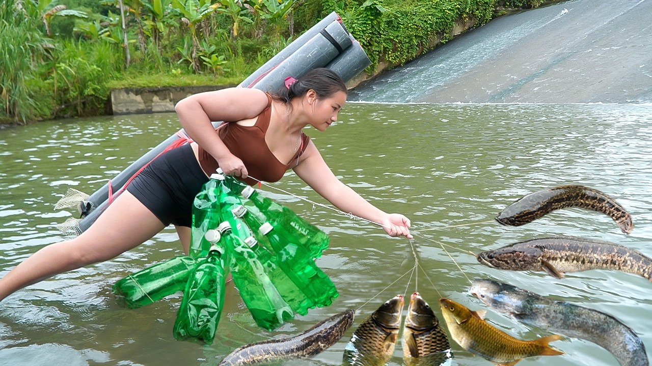 Full video: 35 days and nights on a forest stream, hunting giant fish using recycled plastic.
