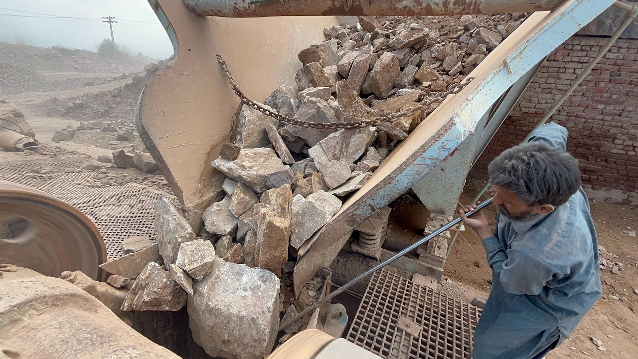 Giant Rock Stuck in Crusher – Worker Pushes it with Steel Bar | Fast Rock Crushing Machine