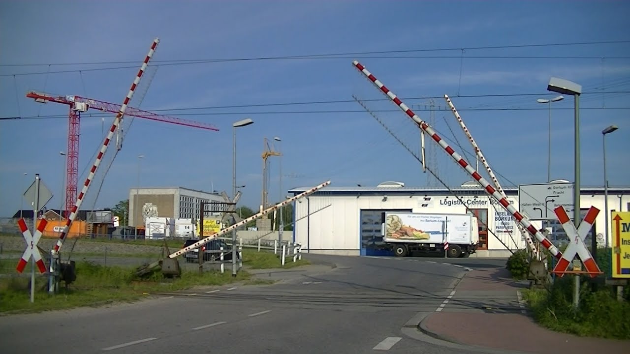 Spoorwegovergang Emden Außenhafen (D) // Railroad crossing // Bahnübergang