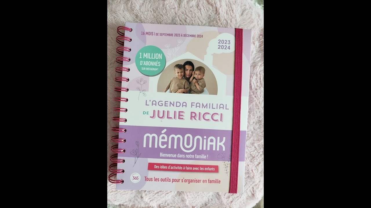 Présentation agenda familial Memoniak édition 2023/2024 / planner, organisateur