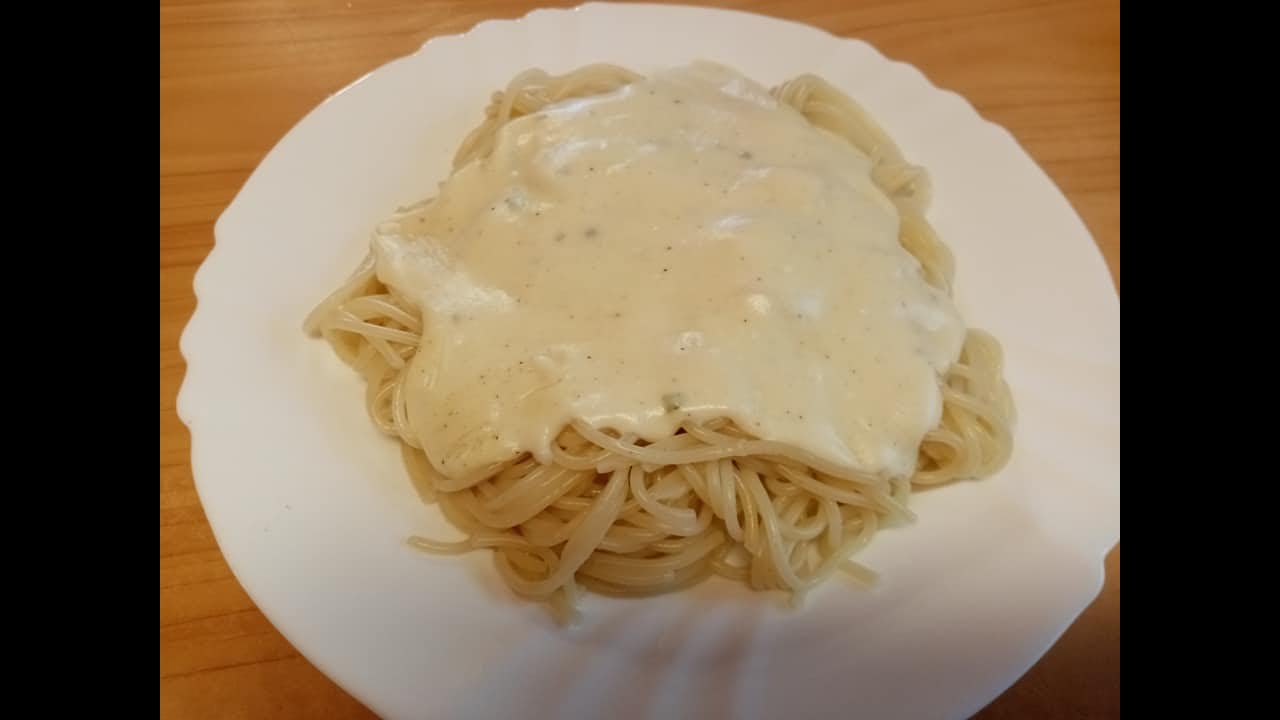 Sýrová omáčka a špagety
