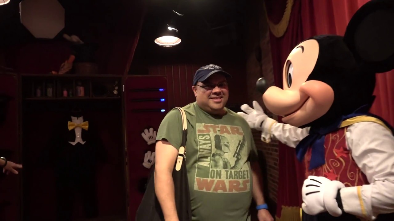 Meeting Talking Mickey Mouse at Town Square Theater in Magic Kingdom!