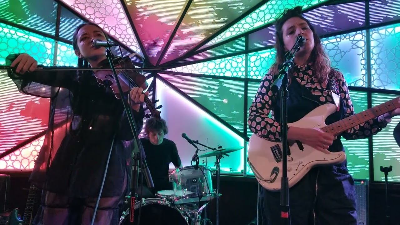 Finom live at The Sultan Room - As You Are (Live)