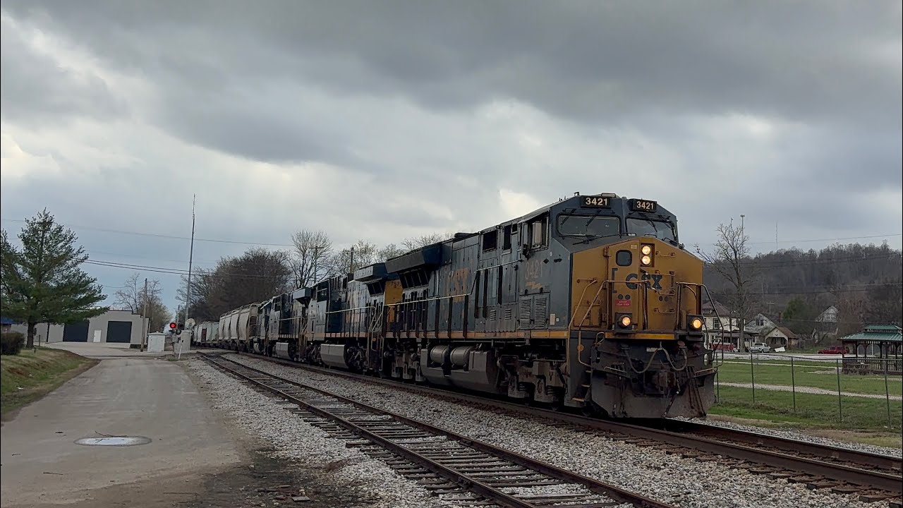CSX 3421 with an amazing K5LA leads M574 with a friendly engineer at Horse Cave 