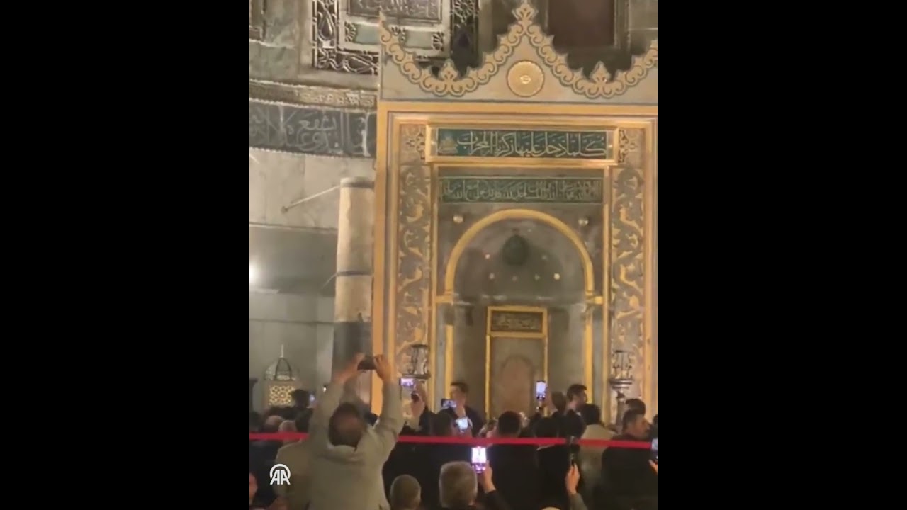الرئيس التركي رجب طيب أردوغان يؤدي صلاة المغرب في جامع آيا صوفيا الكبير بإسطنبول