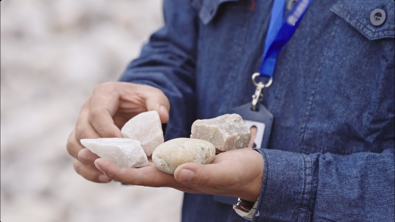 L'aventure du quartz : de la pierre en silicium métallurgique à 99 %