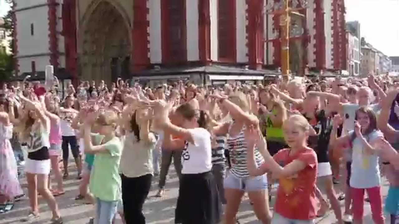 Flashmob der Sankt Ursula Schule mit 