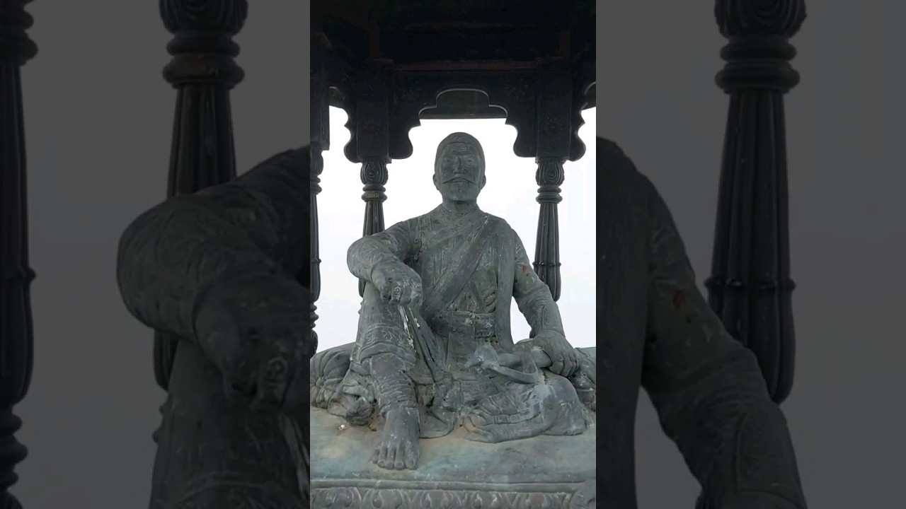 Statue at Chanderi Fort 🗿🚩 | #chanderifort | #shivajimaharajfort | #gadkille | #statues