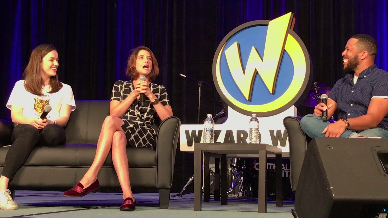 Cobie Smulders and Elizabeth Henstridge Panel Wizard World Chicago 2017 4K