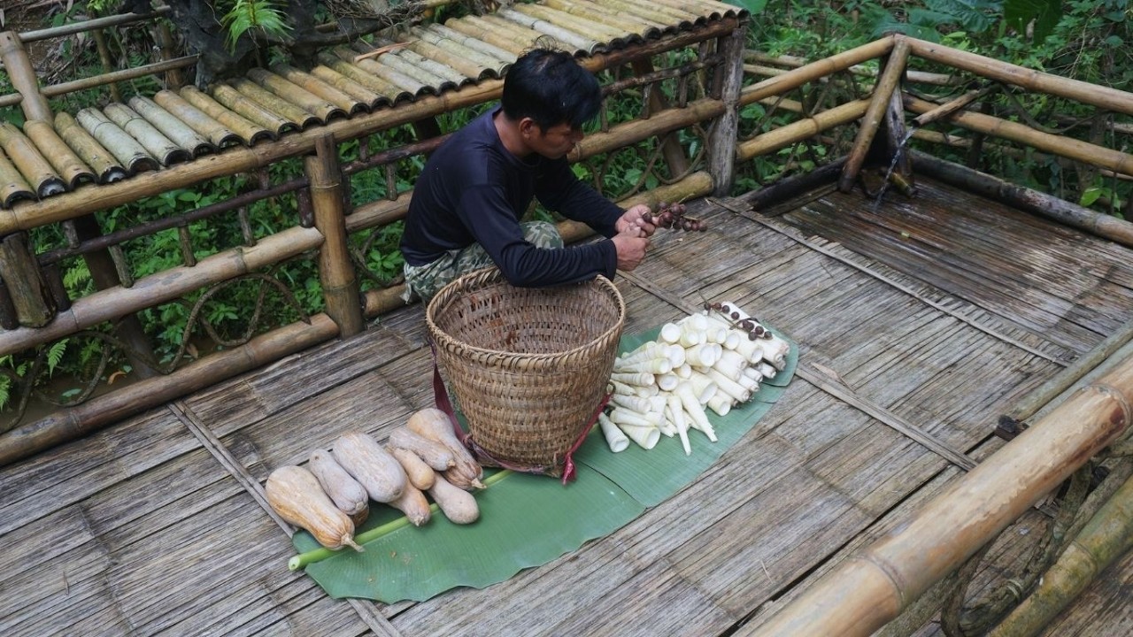 Life on a Farm Deep in the Forest &ndash; Harvesting Pumpkins, Bamboo Shoots and Wild Fruits