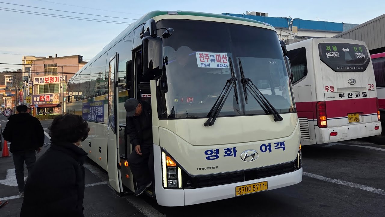 영화여객 마산~진주 현대 뉴프리미엄 유니버스 프라임 F/L 디젤 Diesel 오토 일반형 26년식 5711호 진주 시외버스터미널 도착 [2026.02.03]