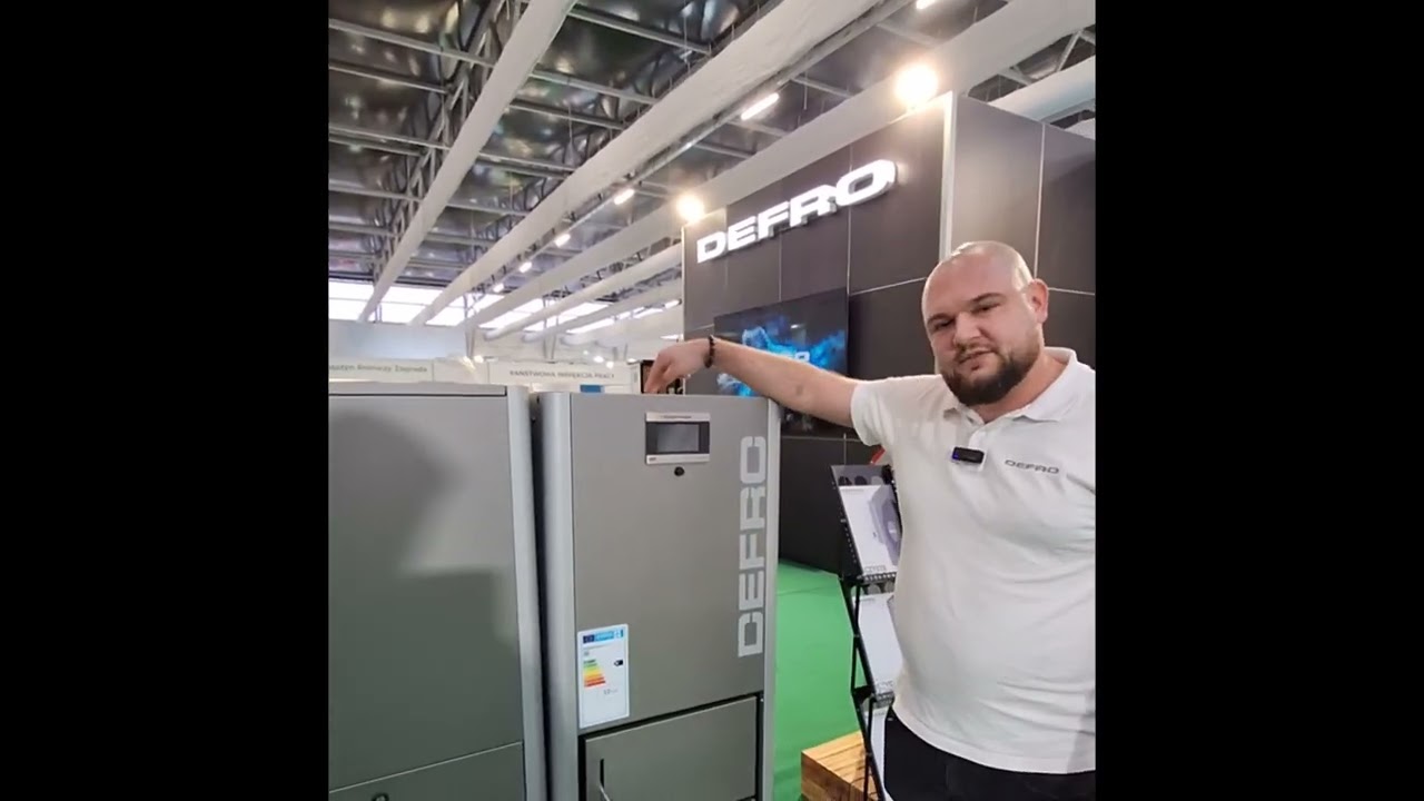 Kocił na pellet Gamma firmy Defro. Relacja Świata Kom ink&oacute;w z Trag&oacute;w Agrotech 2025