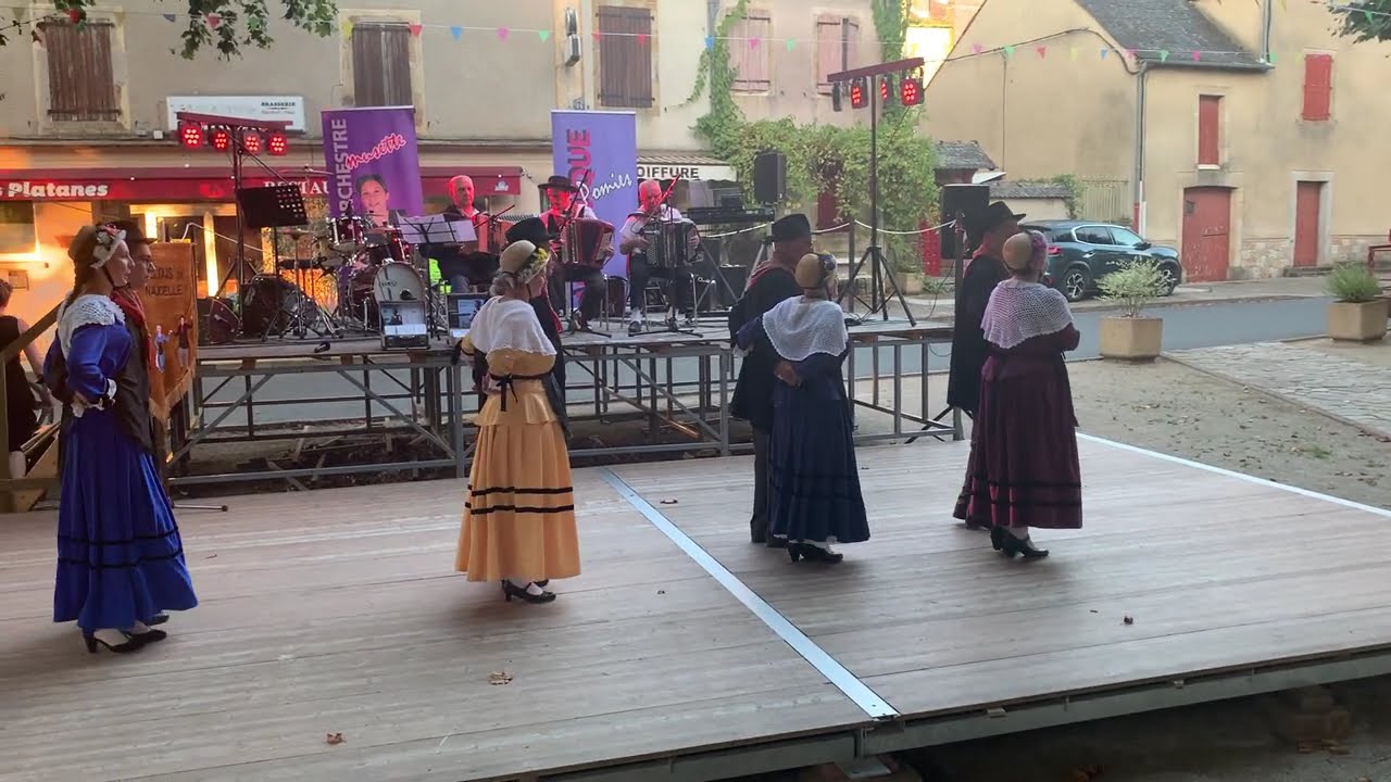Bourrée La Montagnarde dansée à Lédergues12 par Les Clavélous de Naucelle