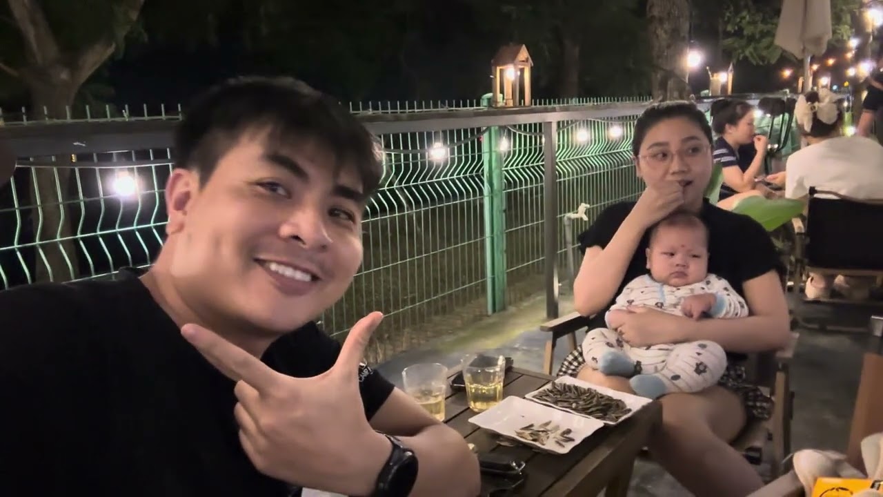 Lạc đi cafe cùng bố mẹ