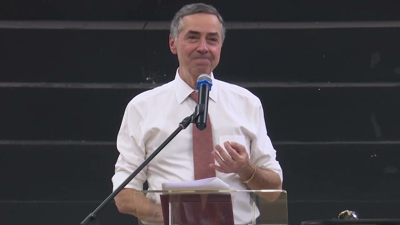 Ministro Luís Roberto Barroso faz palestra motivacional a estudantes em Campinas