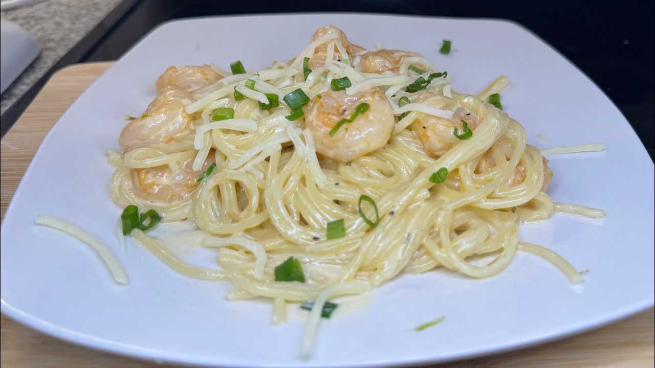 Espagueti en salsa blanca con camarones ✨