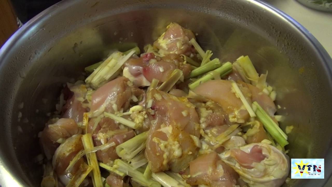 Ăn cà ri (curry ) với bún nấu   tại nhà ở Mỹ