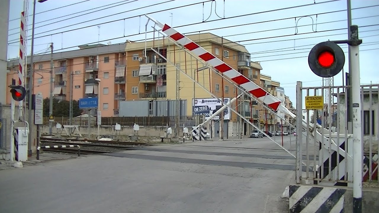 Spoorwegovergang Barletta (I) // Railroad crossing // Passaggio a livello
