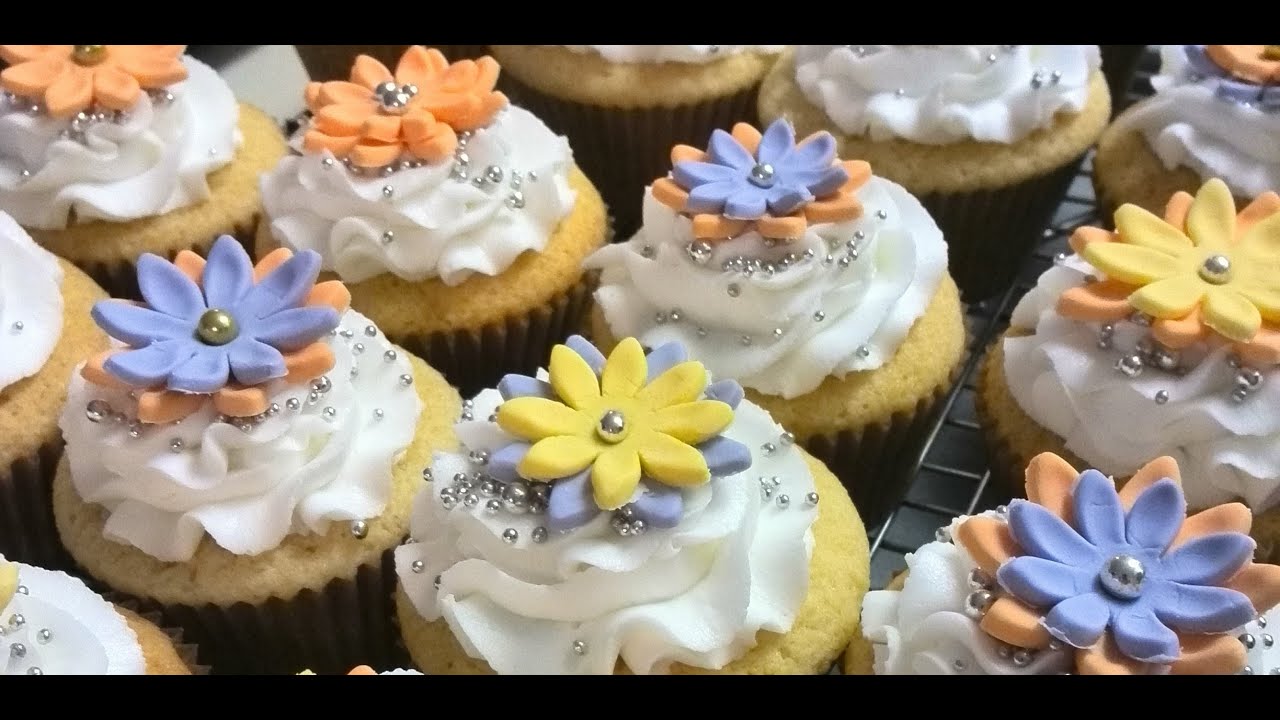 How to Make Fondant Flowers with a Plunger Cutter