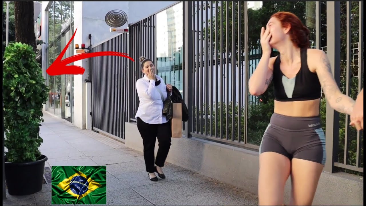 Pegadinha: Homem Moita em São Paulo 🇧🇷🤣😂. Ela tomou a maior susto da vida dela | Bushman Prank