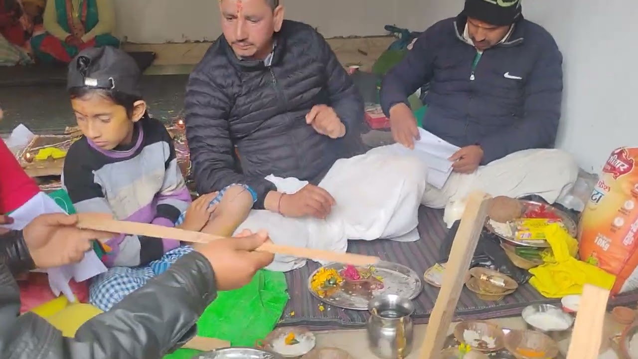 आज गांव में भतीजे का जनेऊ संस्कार 
