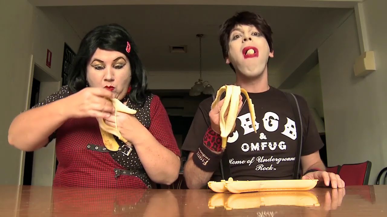 Die Roten Punkte - Bananenhaus (Banana House) Music Video