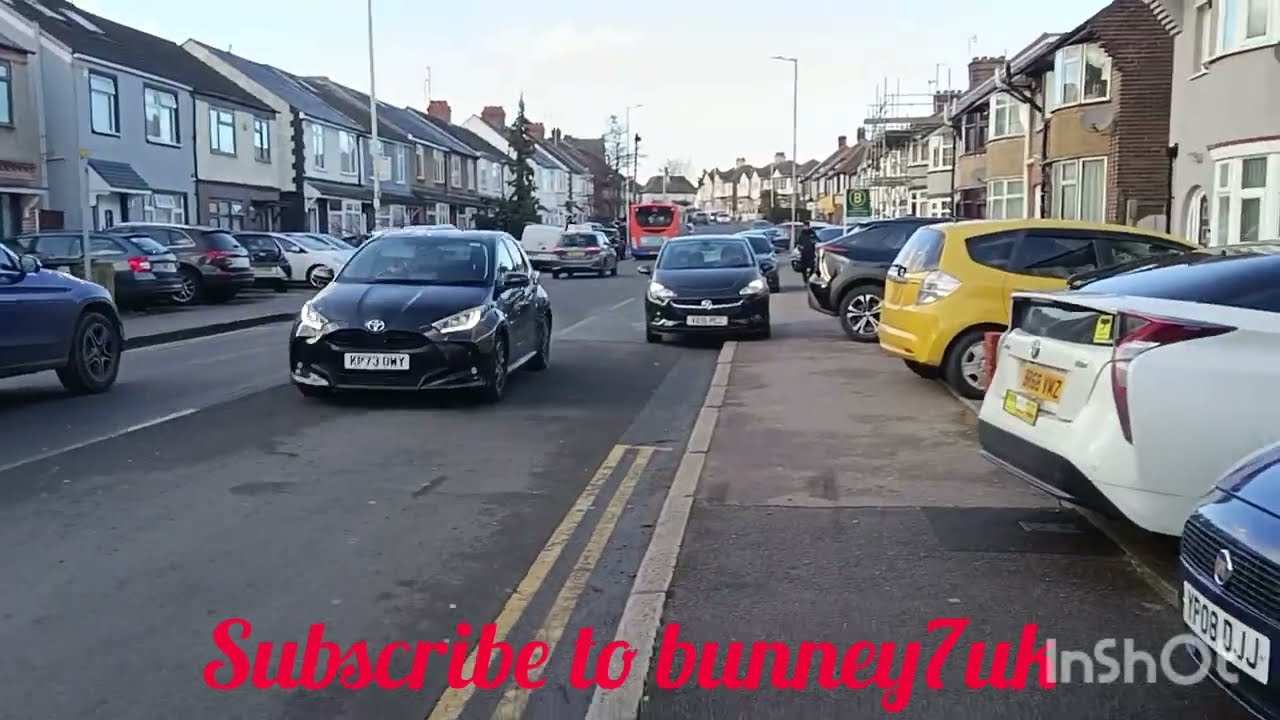 Walking from the A6 to marsh road in Luton UK 