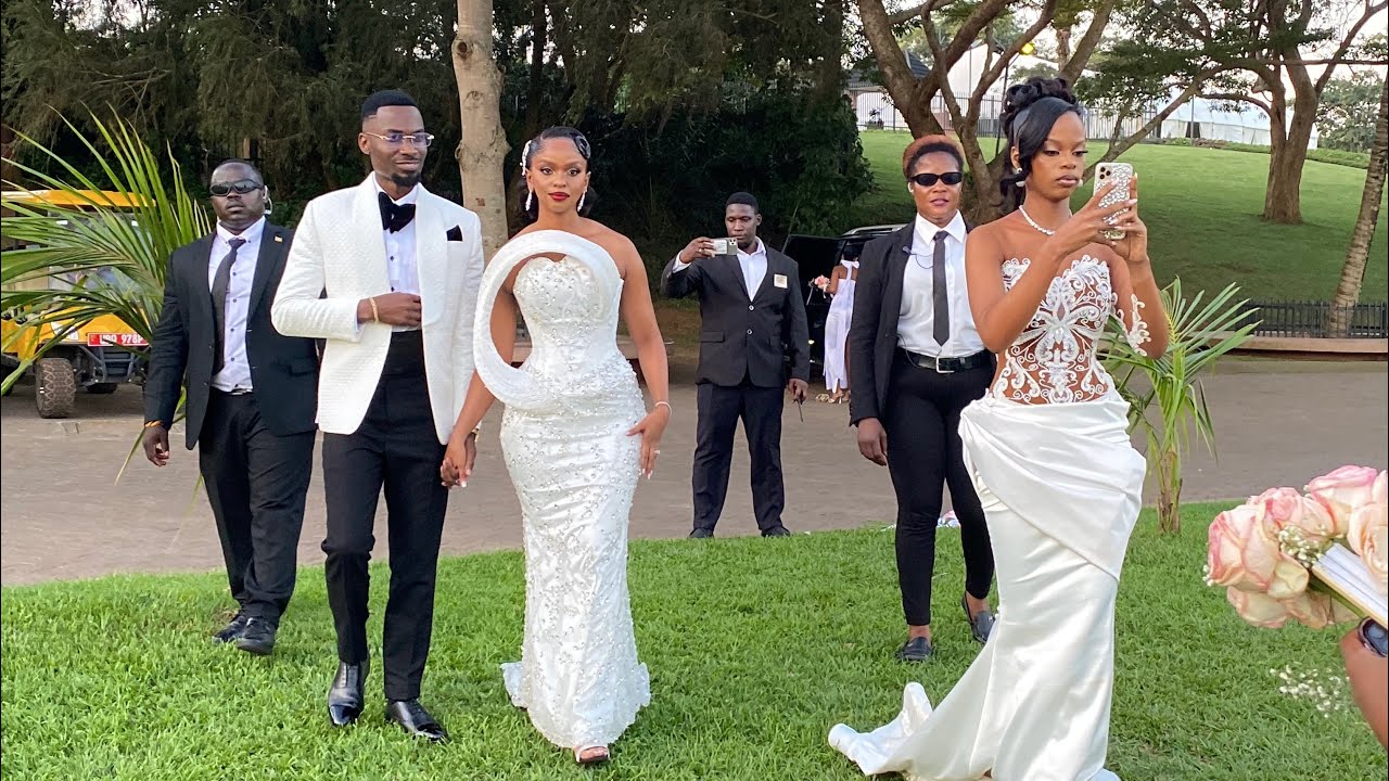 WOW!!!! Abagole Omukyala Nomwami Baby Gloria Ne Jonah Batuuse Ku Reception Okuva Mu Bifananyi.