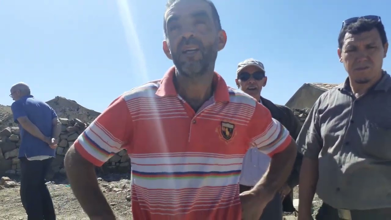 آثار قلعة قديمة فوق ثنية ثيزي حي، بثنية النصر، شمال برج بوعريريج ،،، ربما تعود للفترة الرومانية،