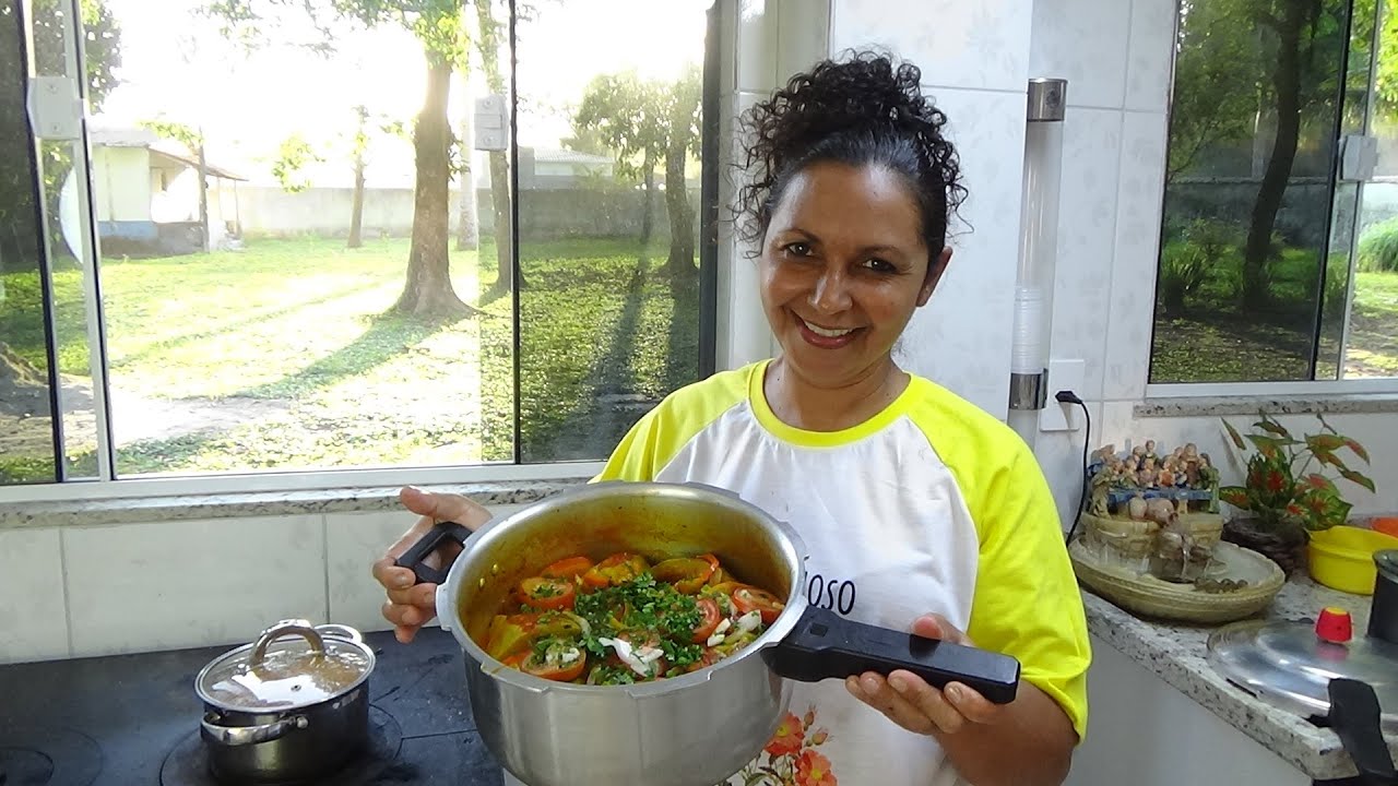 HOJE A COMIDA ESTÁ BEM ABENÇOADA - CARNE COM ABÓBORA FEITA NA LENHA