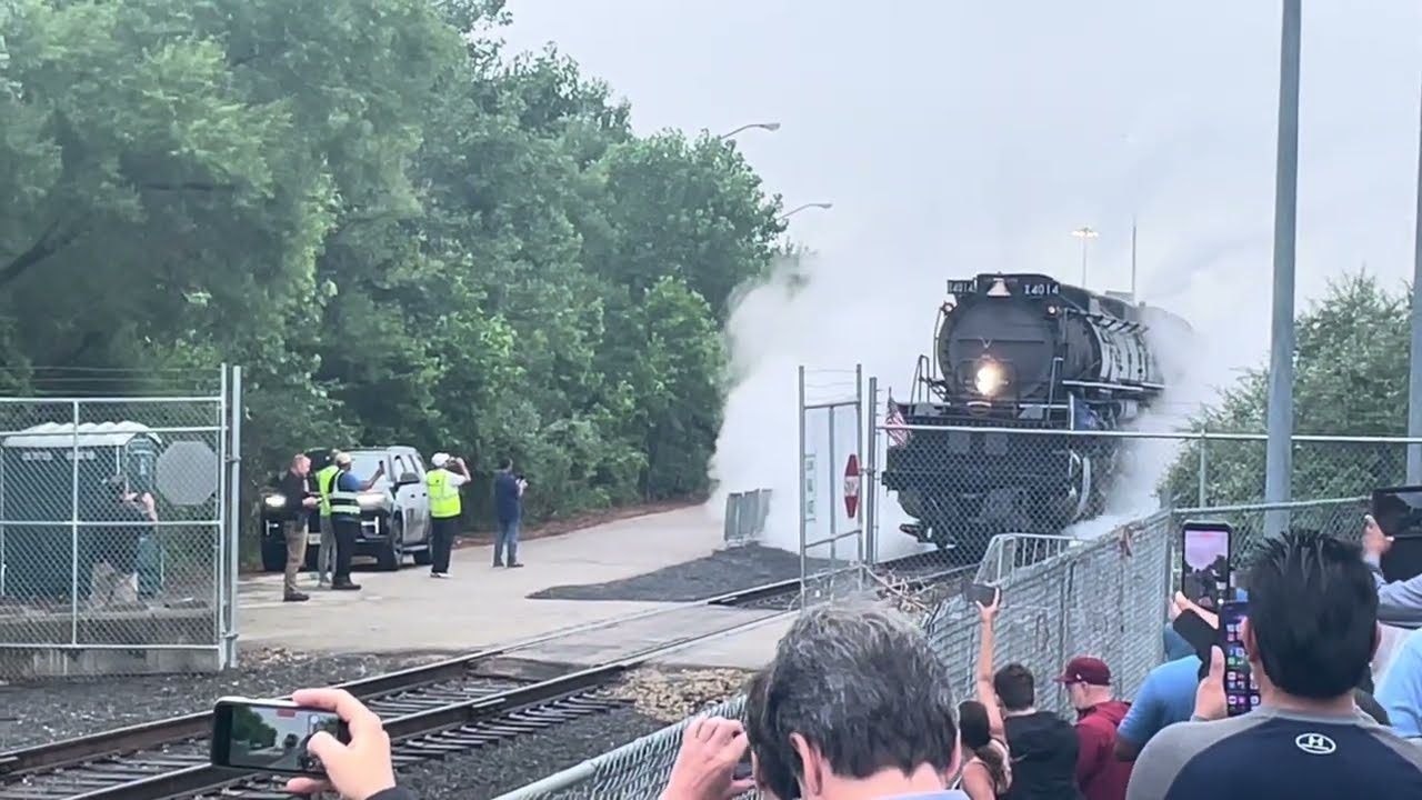 (Hello from the field!!) Union Pacific Big Boy 4014 departs Philadelphia PA with Steaming action!! 
