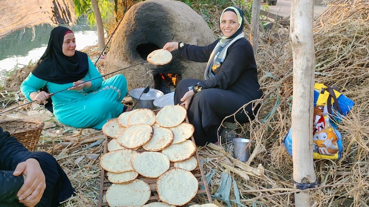 الخبز العريان/الصب/البتاو عيش المنوفيه في فرن الحطب ياروايح الزمن الجميل❤️🌹👍💪