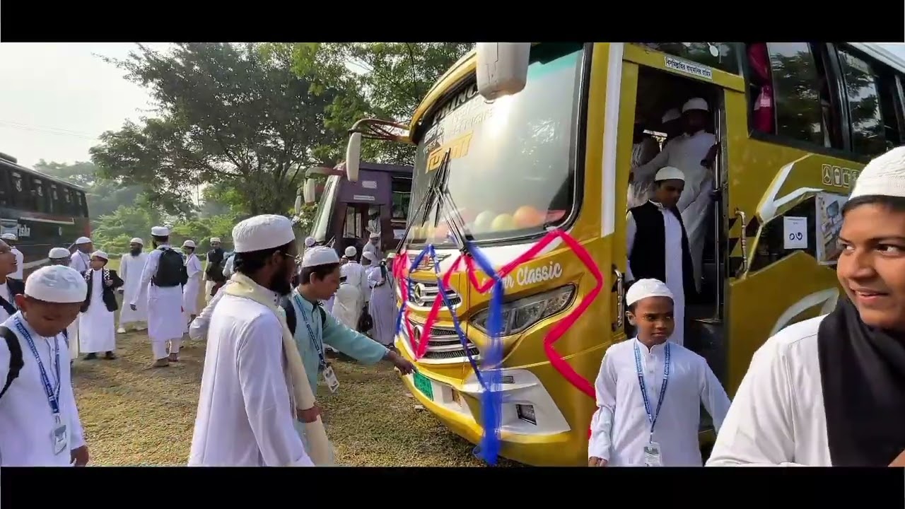 শিক্ষা সফরে ছাত্রদের কিছু আনন্দঘন মুহূর্ত 