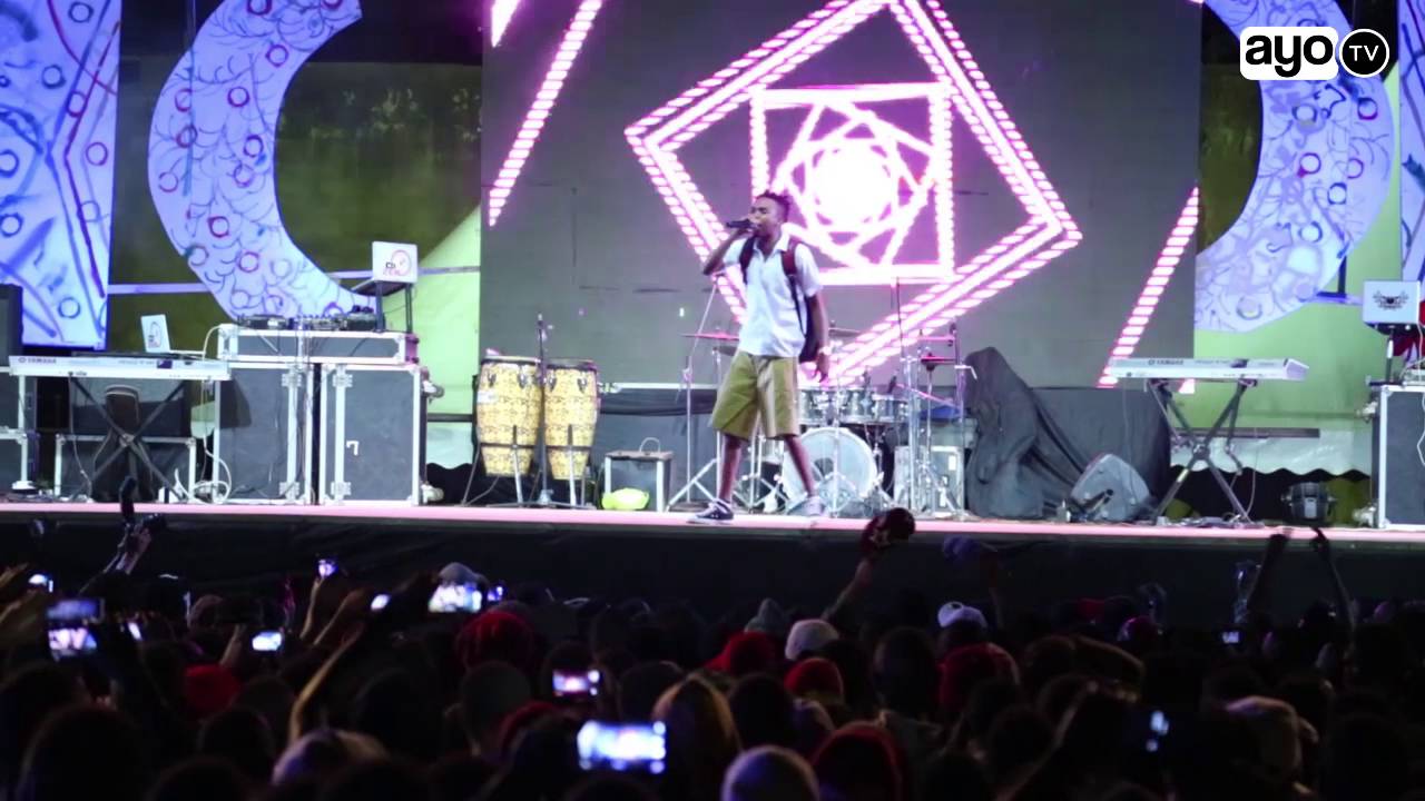 Dogo Janja na madee katika stage ya Fiesta Moshi