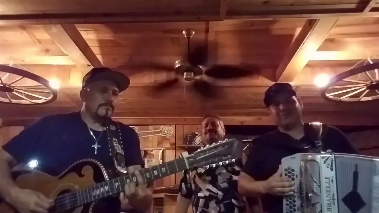 Está desilusión. Juan P. Moreno, Joe Moreno y Alberto Trejo Prado. En fara fara