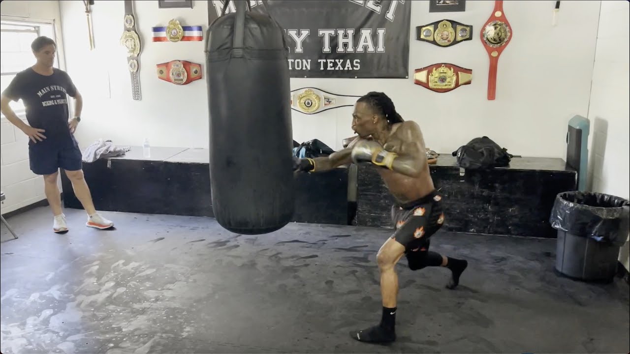 O'SHAQUIE FOSTER 19-2 11KO'S UNLEASHING PRECISION PUNCHES ON HEAVY BAG DRILL | TRAINING FOOTAGE