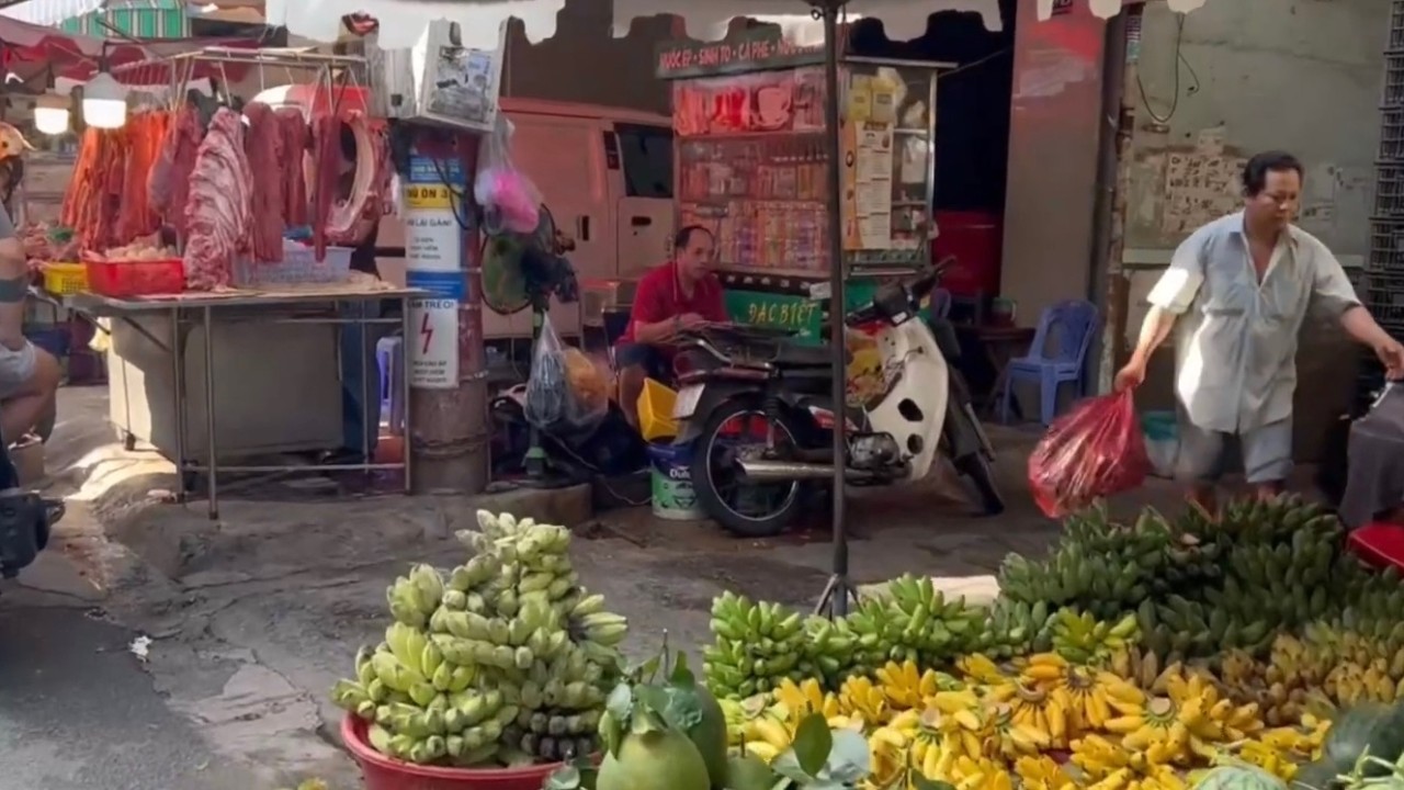 🇻🇳 Nhị Thiên Đường Market – The Real Street Life of Saigon (District 8)