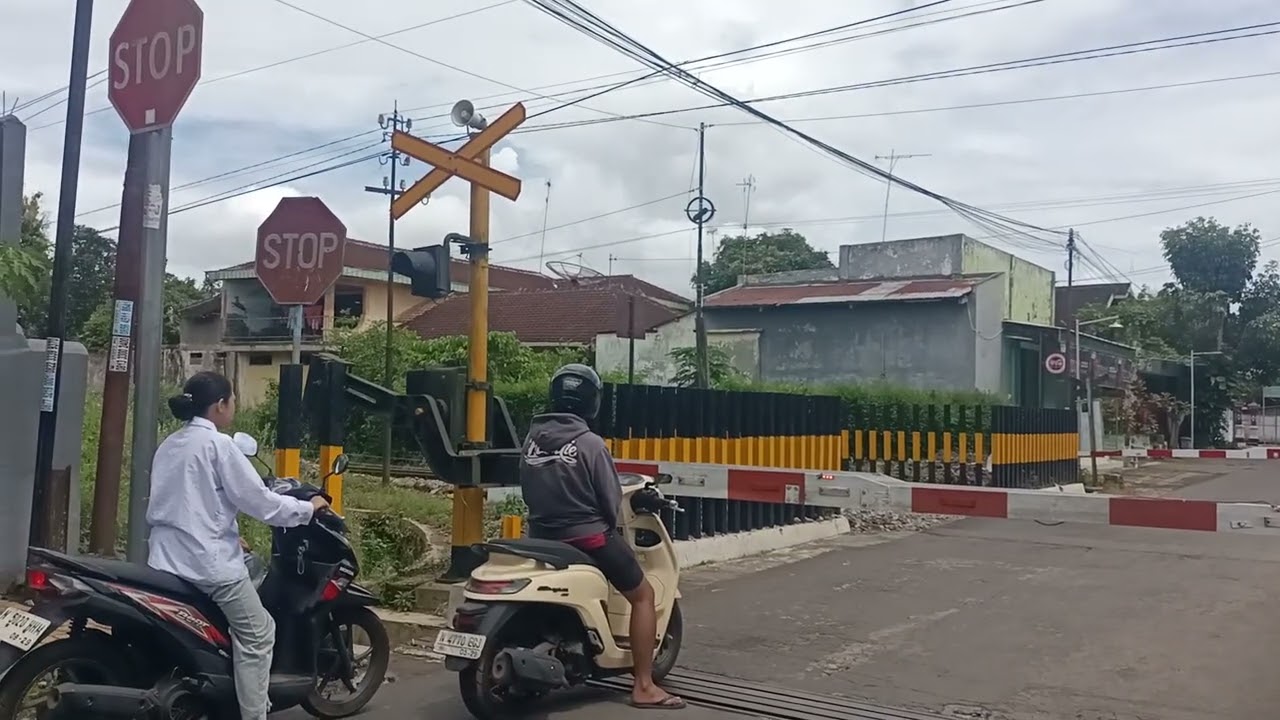 JPL 122 SumberPucung Perlintasan kereta api baru