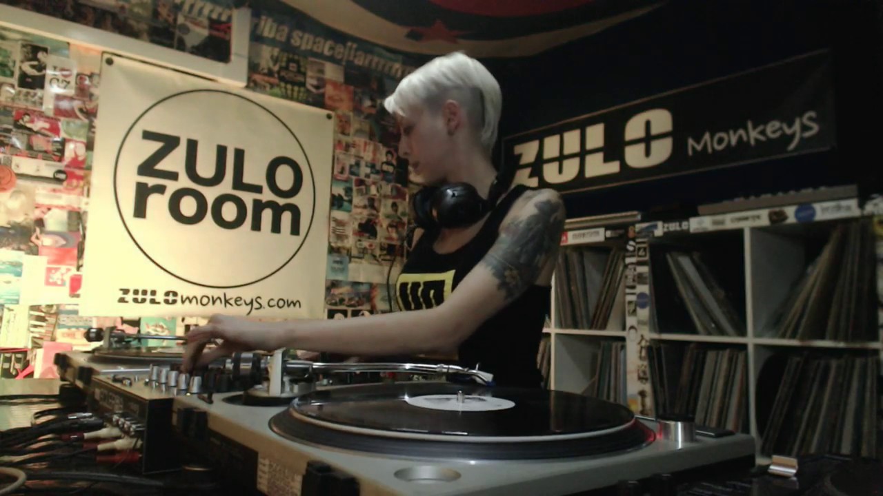 Sonia Vega (Zulo Room)