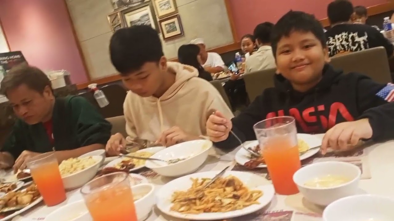 Dinner and Nood ng sine sa Unang Araw ng Taon 2025
