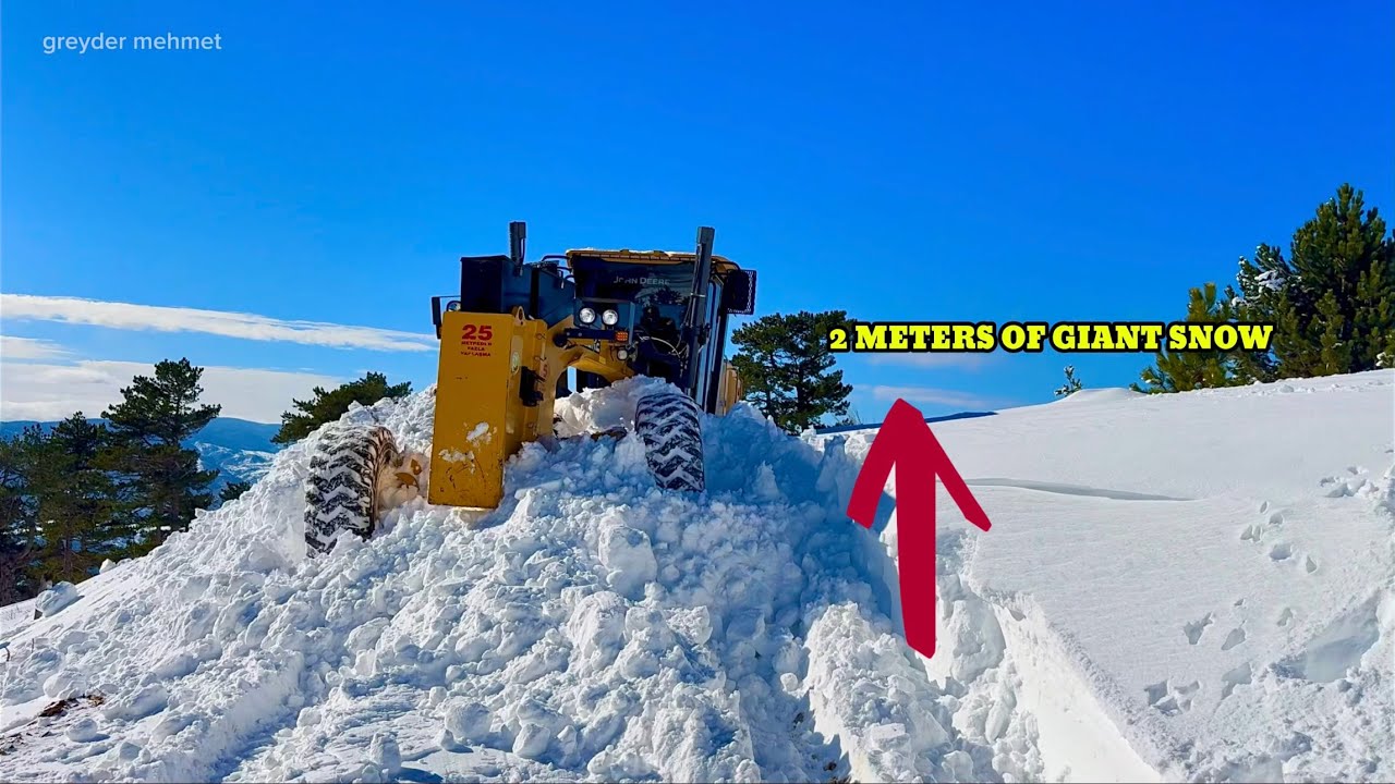 Сможет ли грейдер Deere 670gp расчистить заснеженную дорогу? #deere #грейдер #johndeere