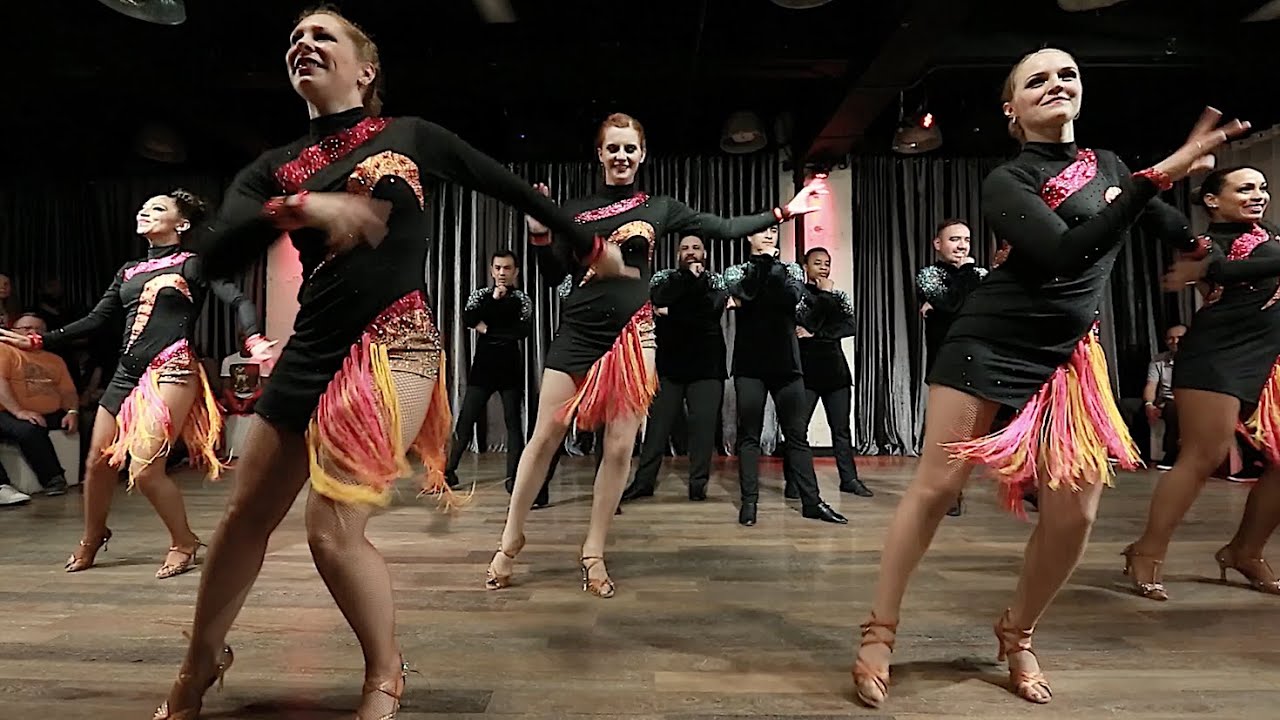 La troupe LATIN GROOVE AMUSE, 