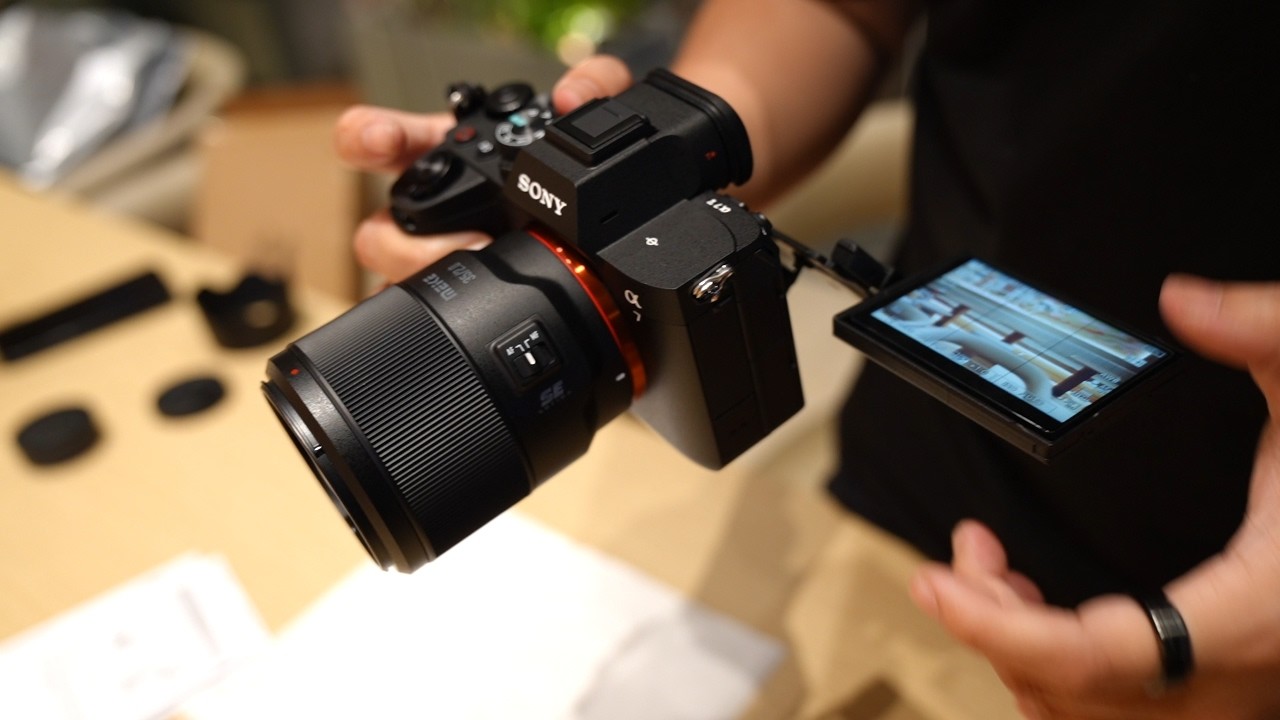 Sony A7V - Mở hộp ấn tượng đầu v&agrave; trải nghiệm m&agrave;u FL2 FL3 thực tế