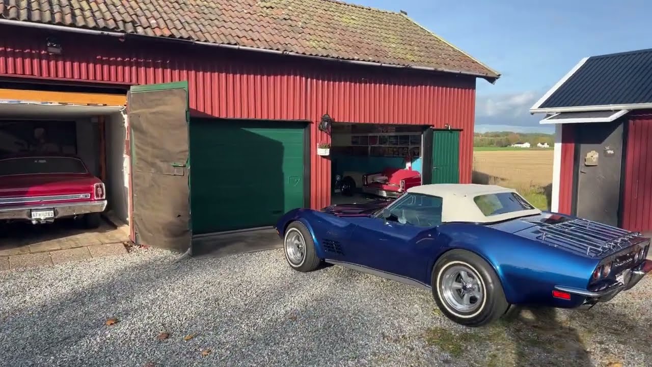 Lars fun barn full of American iron ;-)  Welcome to The Customikes Experience ;-)