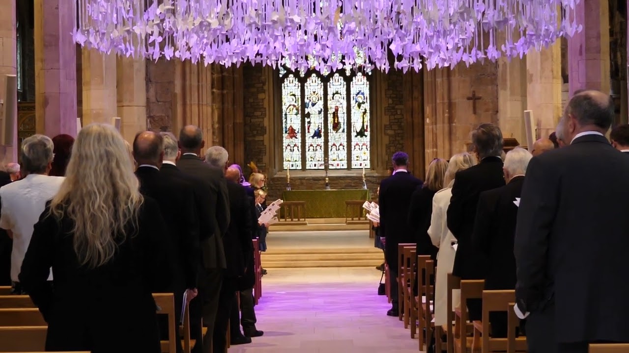 God Save The King sung in Sheffield Cathedral, turn it up loud!