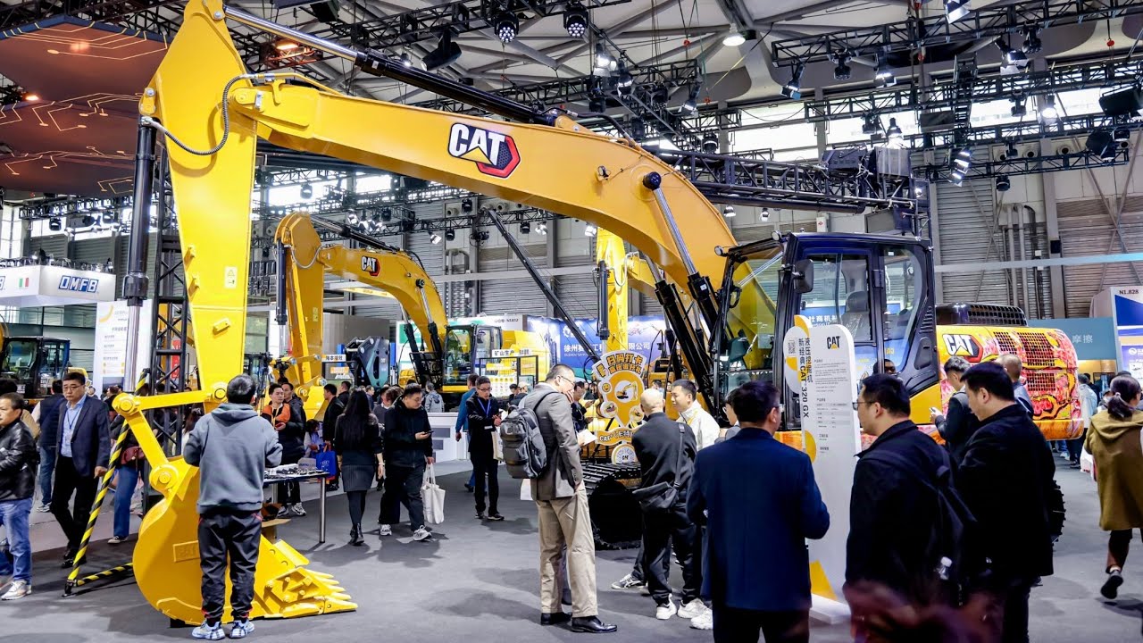 Caterpillar at Bauma China, large number of visitors, lots of construction machines #excavator