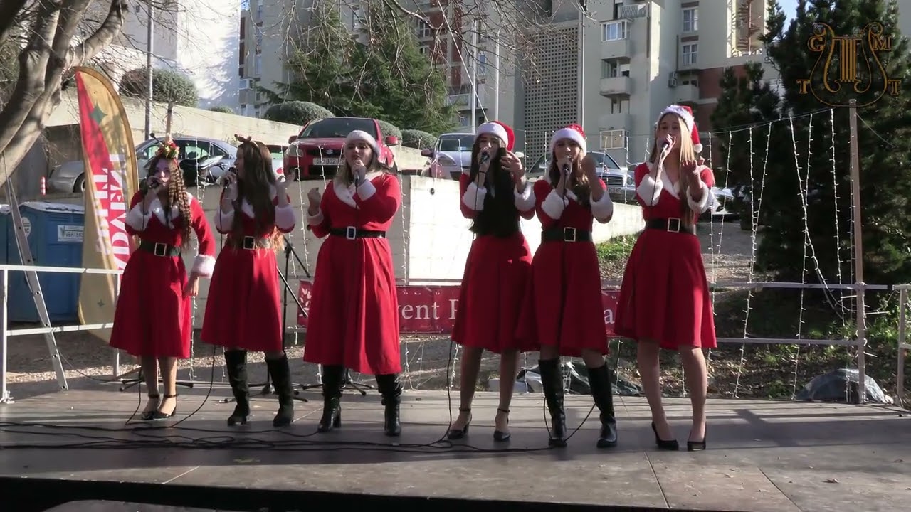Lucija Baketić, Isabell Garbin, Karmen Tešija, NIna Smodlaka, Hana Bakić i Nea Jurić- Božić nas zove
