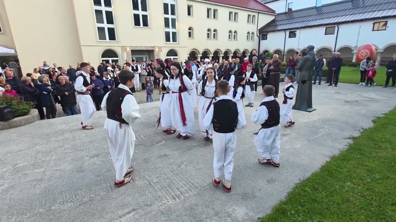 Izvorno folklorno društvo Paklarevo.(''Vratimo nadu zavičaju'' u Gučoj Gori)